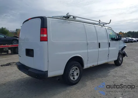 2014 Chevrolet Express 2500 Work Van z USA, uszkodzony, nr VIN 1GCWGFCAXE1184376